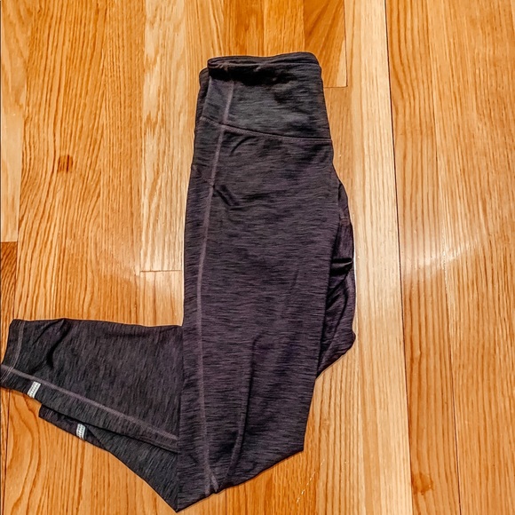 Old Navy Pants - Cropped old navy mid rise activewear leggings